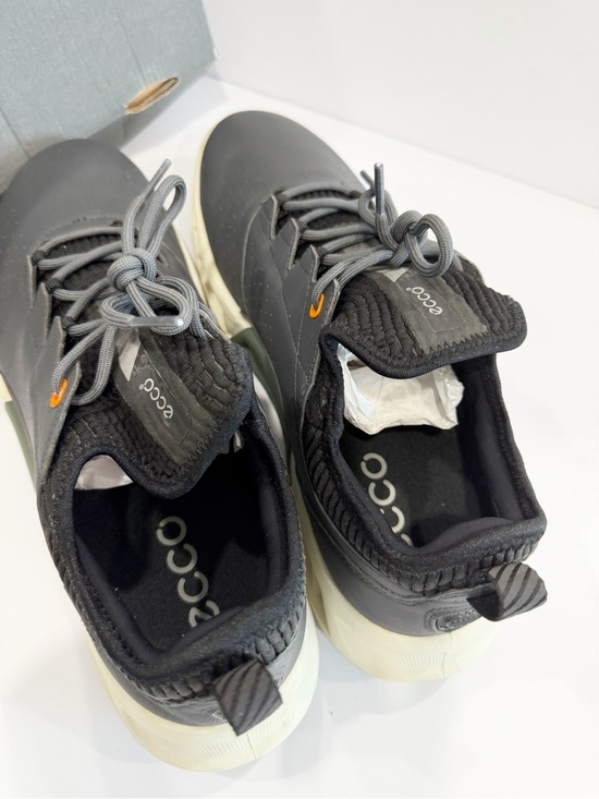 Athletic_Shoes
